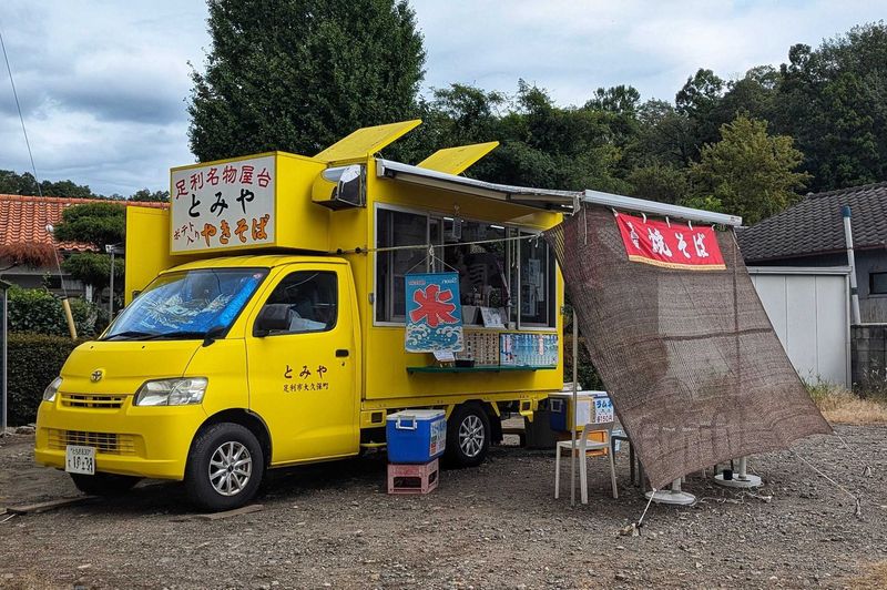 黄色のキッチンカーが目印